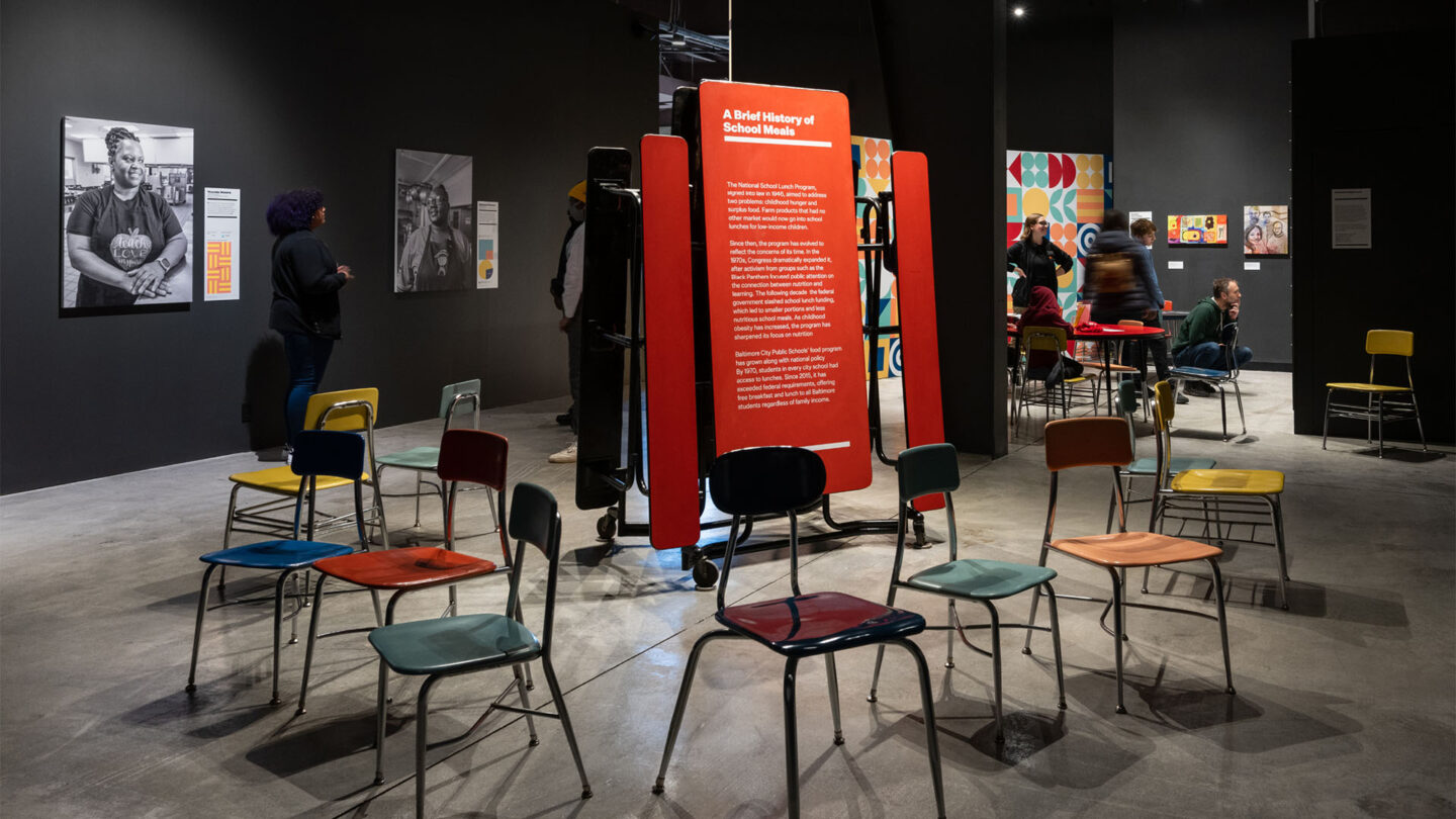 Worker portraits with everyday materials - Photo: Vivian Marie Doering